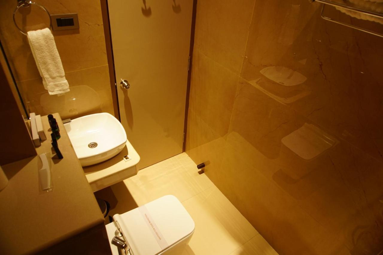 Red Orchid Hotel Kánpur Kültér fotó